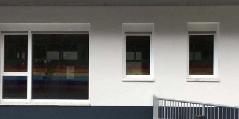 Conjunto de puertas y ventanas en vivienda